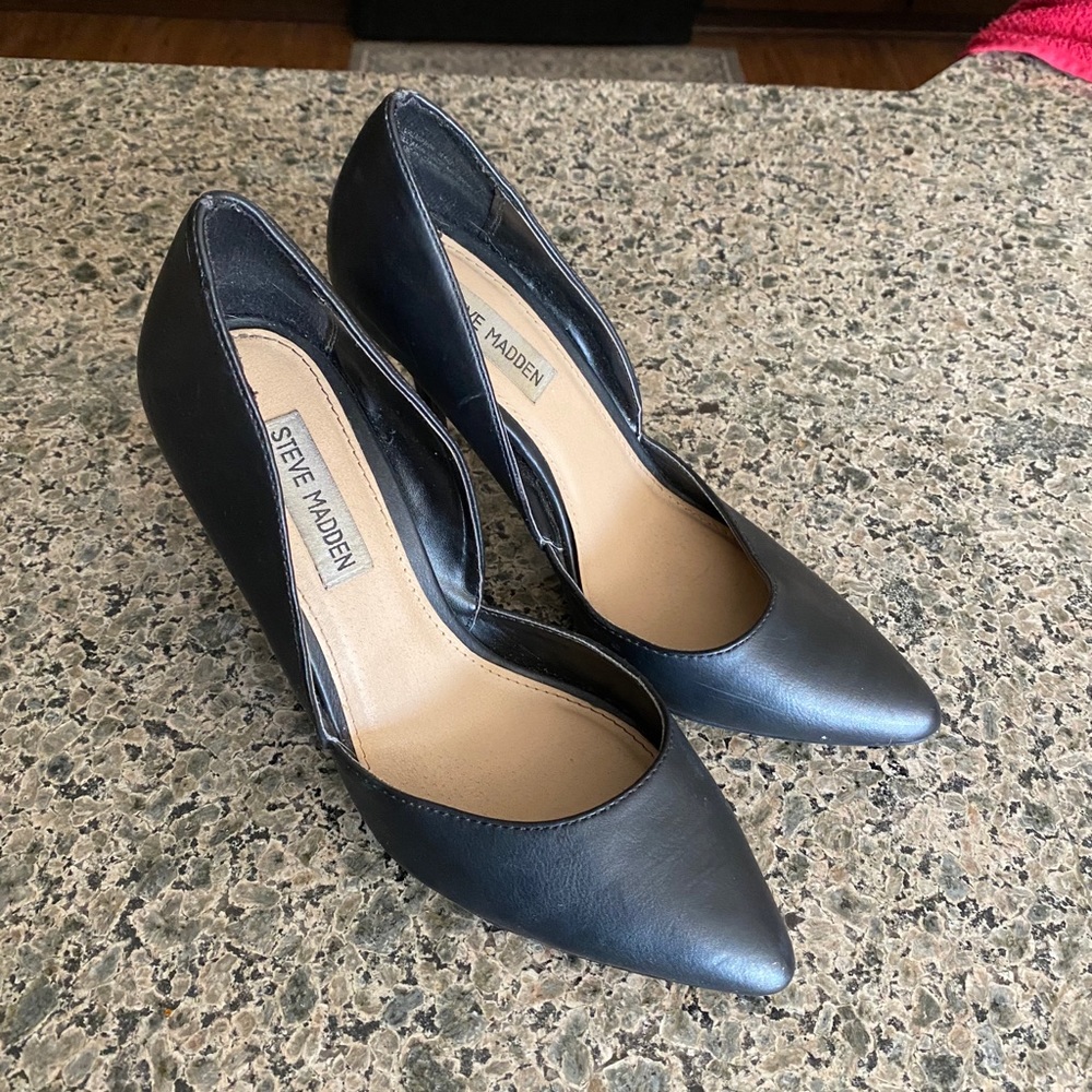 Steven madden pointed toe pump